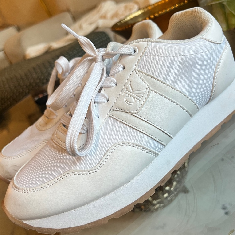Like new Calvin Klein White women’s platform sneakers size 8.5